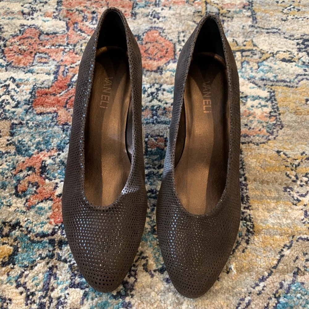 Vaneli dayle pump